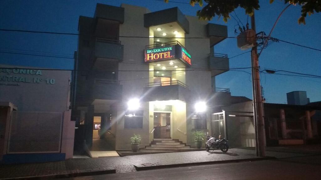 Big Executive Hotel Araguari Buitenkant foto